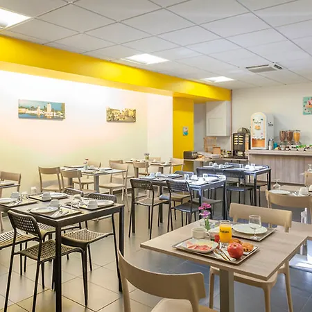 Appart'city Confort Centre Aparthotel 3*